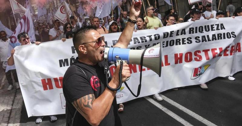 Banderas rojas y sábanas revueltas