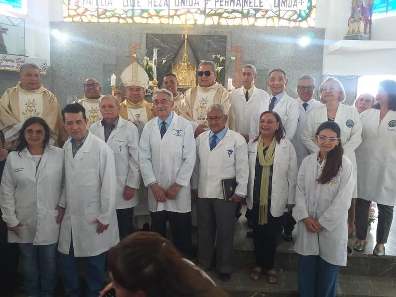 Apostolado de Médicos Católicos «José Gregorio Hernández» presentado al obispo de Trujlllo