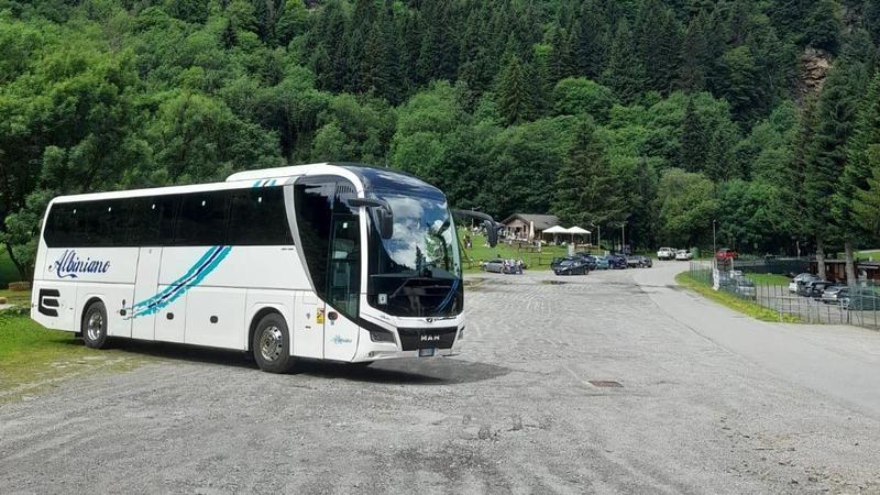 Studenti in gita vandalizzano il pullman che li porta a Milano. E il risarcimento? Non ci sarà