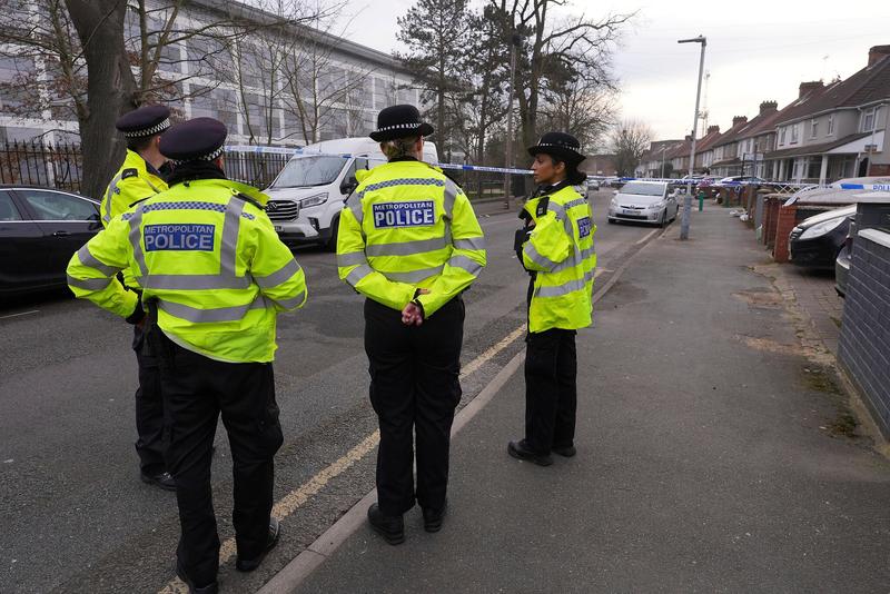 UK arrests 5, including 4 Iranians, over suspected terror plot