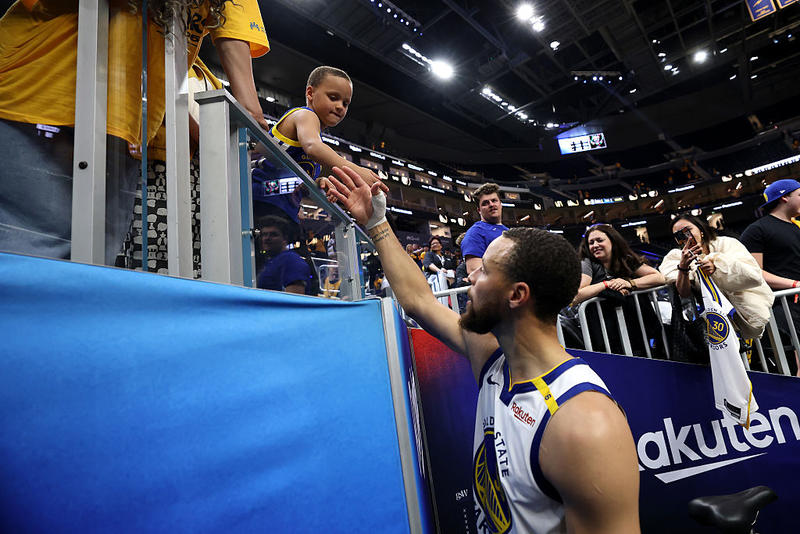 Cameras capture heartwarming Stephen Curry moment with his son after loss
