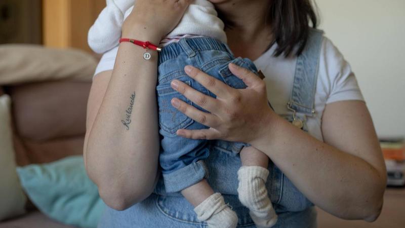 Las mujeres encabezan 8 de cada 10 hogares monoparentales