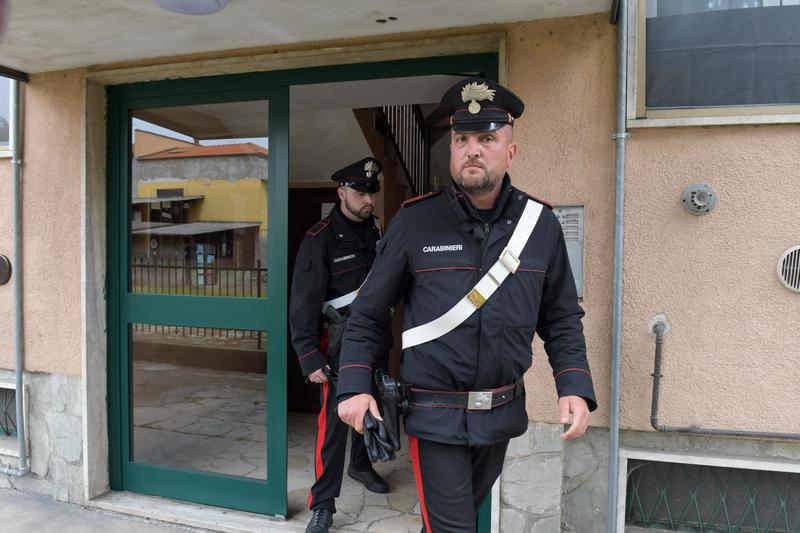 Femminicidio a Settala, bimba di 10 anni chiama il 118: “Papà ha ucciso mamma”