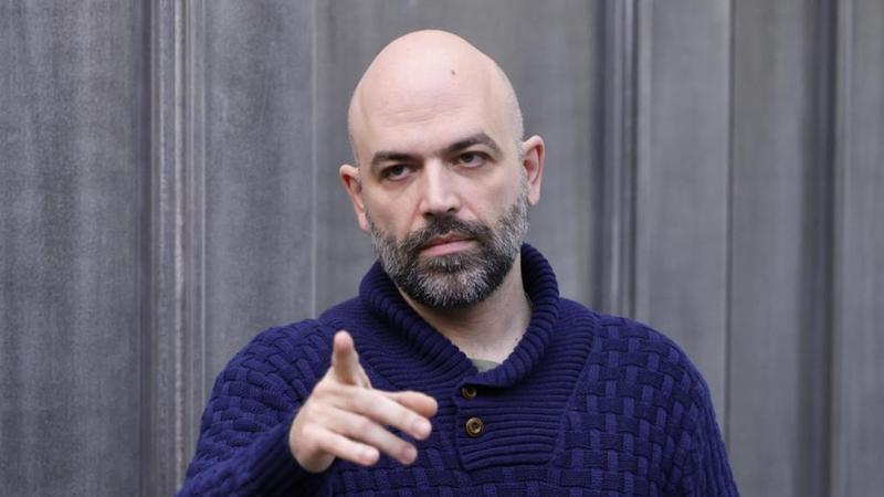 Roberto Saviano: «Ho sprecato la mia vita e mi manca l’amore. Ho pensato al suicidio, a volte vorrei sparire»