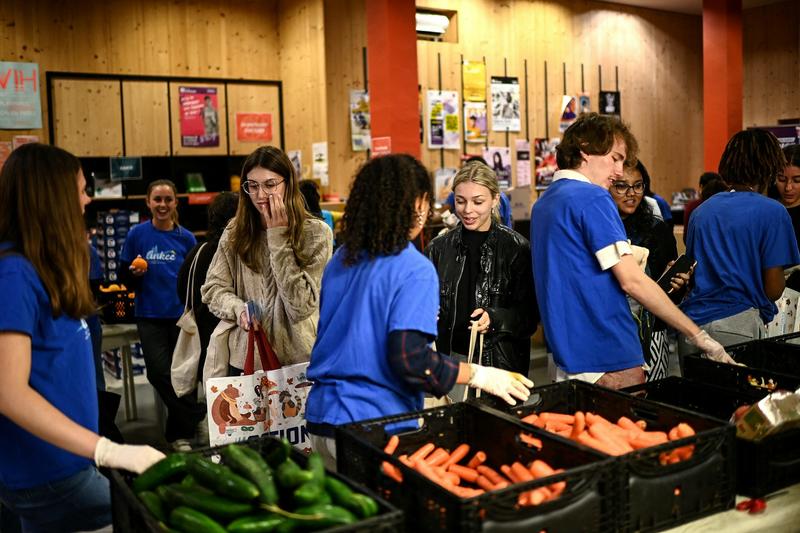 Face à la précarité étudiante, les filets de sécurité s’effilochent