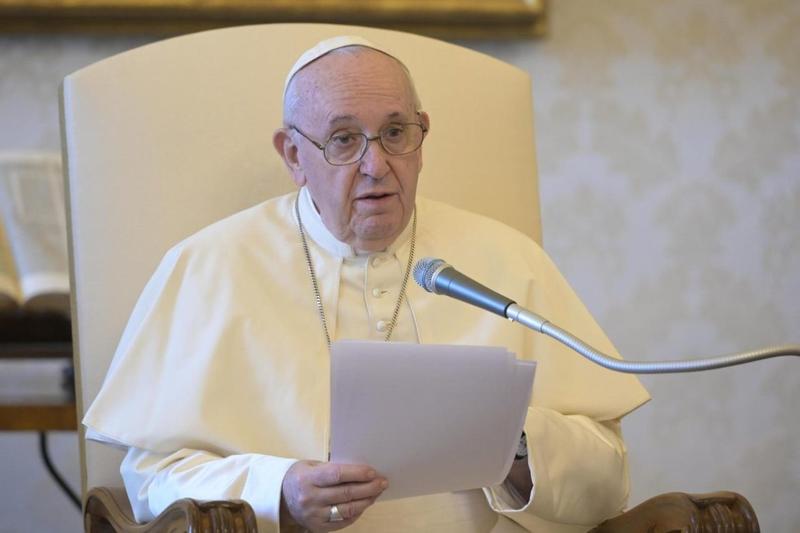 Did Pope Francis save or betray two priests during the last dictatorship?