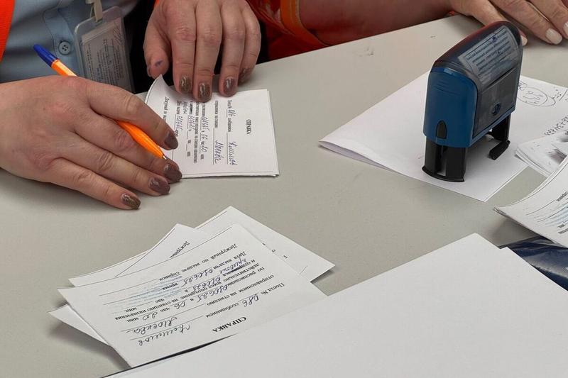 Пассажирам пострадавшего под Брянском поезда выдадут специальные справки об опоздании