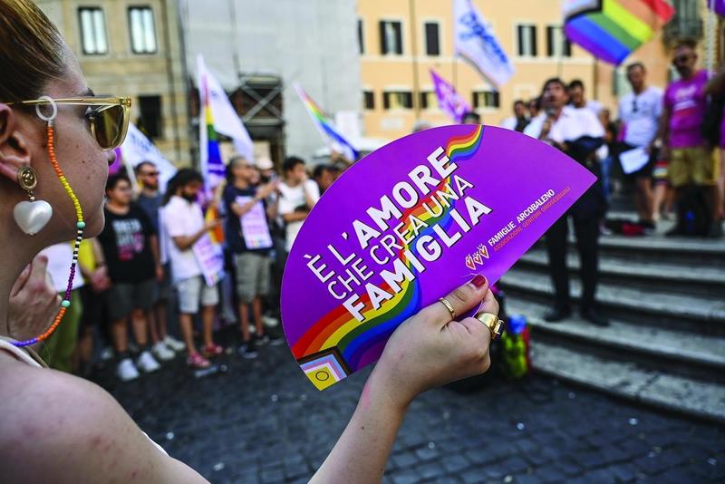 No, la Consulta non “apre” la strada alla procreazione tra due donne: ribadisce solo la tutela dei bambini