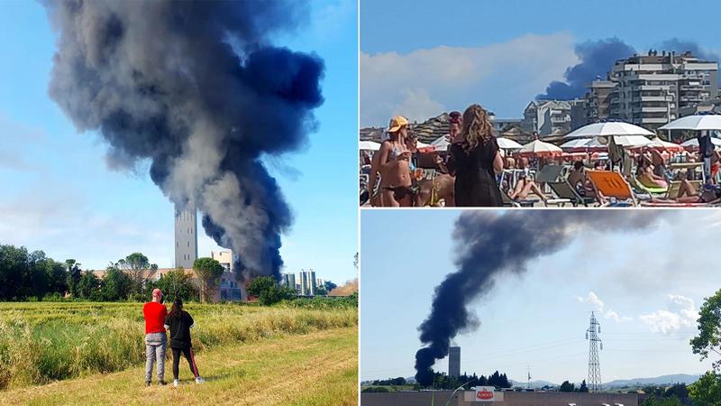 Incendio, colonna di fumo nero visibile dalla spiaggia di Rimini e Riccione /