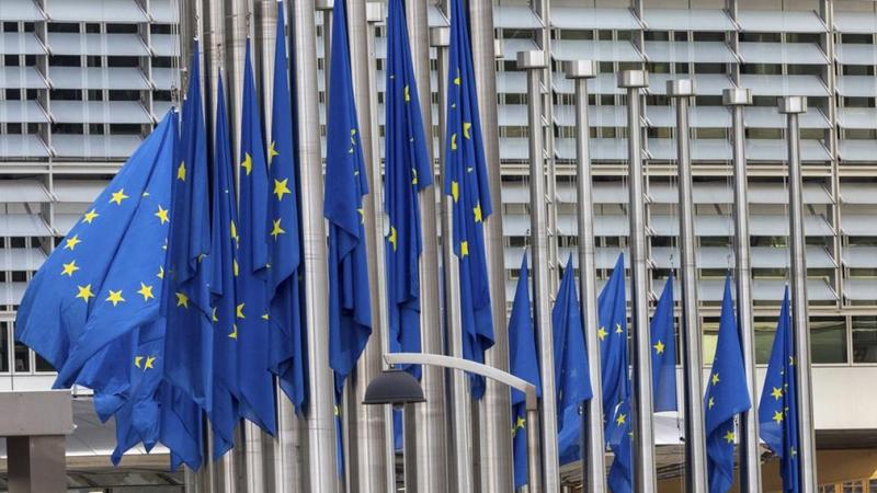 L’occasione per Bruxelles con il dollaro più debole: ecco il piano per l’Eurobond