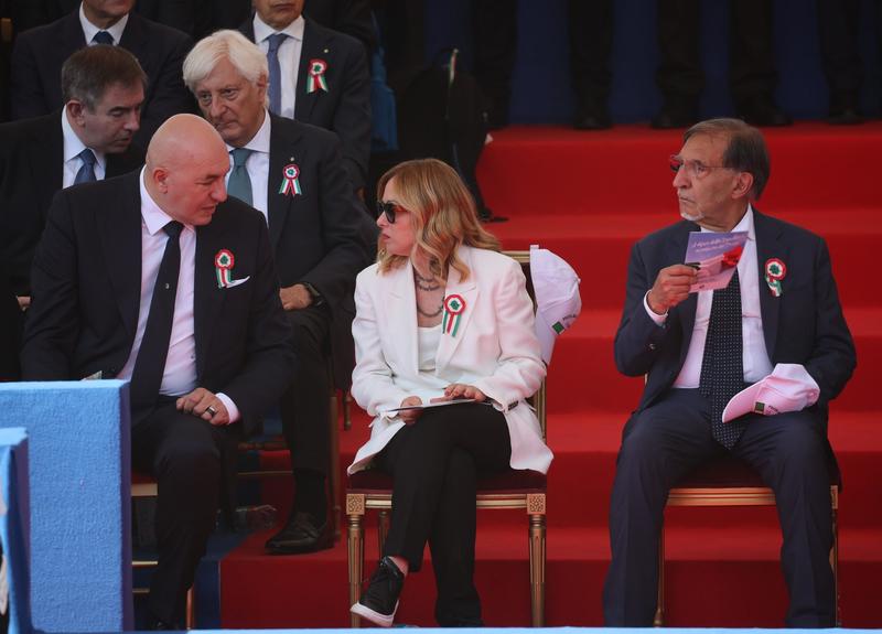 Referendum 2025, Meloni: “Vado, ma non ritiro la scheda”. Ira delle opposizioni: “Teme il voto”