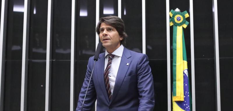 Supersalários e penduricalhos de servidores estarão na mira do GT da reforma administrativa. Leia entrevista