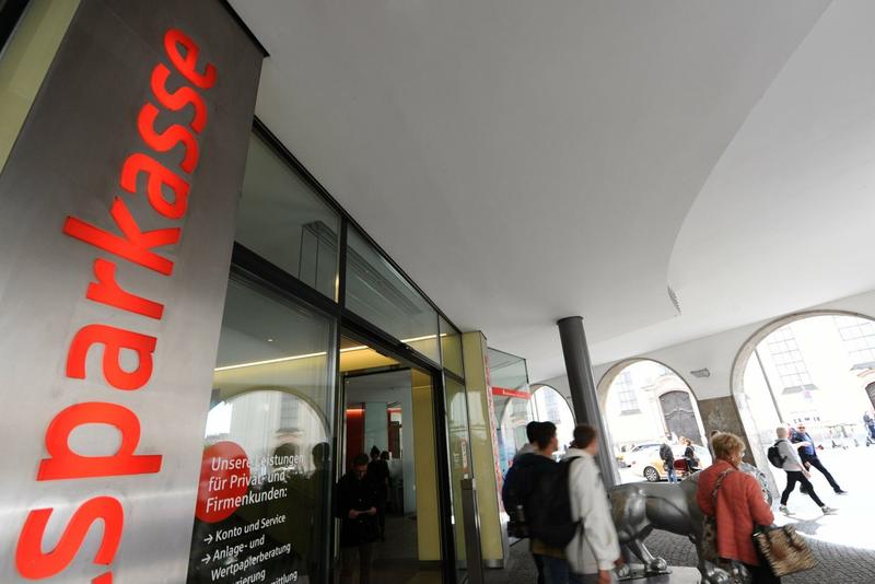 Wie die Sparkassen mit den Neobrokern mithalten können