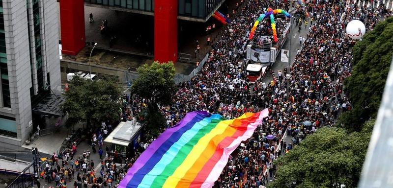 Livre no Carnaval, censurado na parada: o corpo que crianças podem ver
