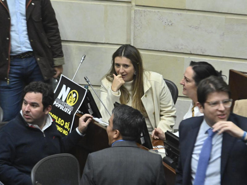 Doble rasero: oposición mueve referendo igual de caro a consulta de Petro
