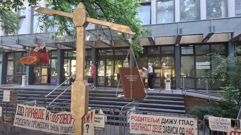 Zborovi građana Novog Sada: Uhapšen građanin koji se suprotstavio huliganima u Novom Sadu, sutra protest ispred suda
