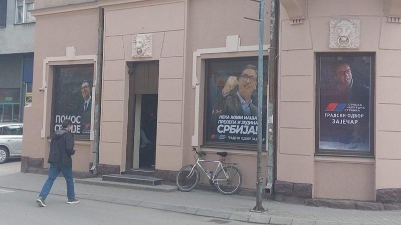 „Vlast u strahu od jajarenja“: Kako protiču dolasci državnih funkcionera u Zaječar i Kosjerić?