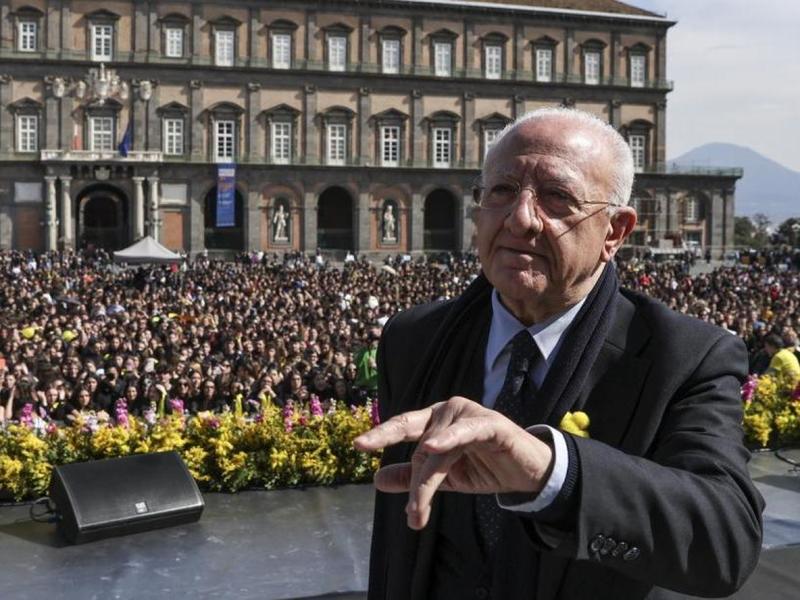 L'alfabeto di De LucaÂ Da Â«anime morteÂ»Â a Â«uccellacciÂ»,Â trent'anni di Â«insultiÂ»