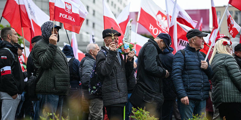 A Beer With a Far-Right Extremist Couldn’t Save Poland