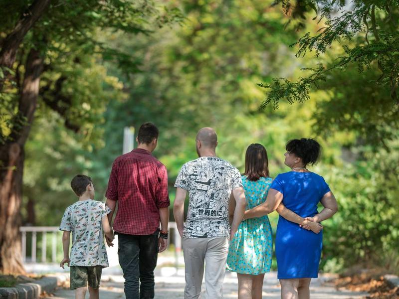 Fare i genitori significa vietare se serve