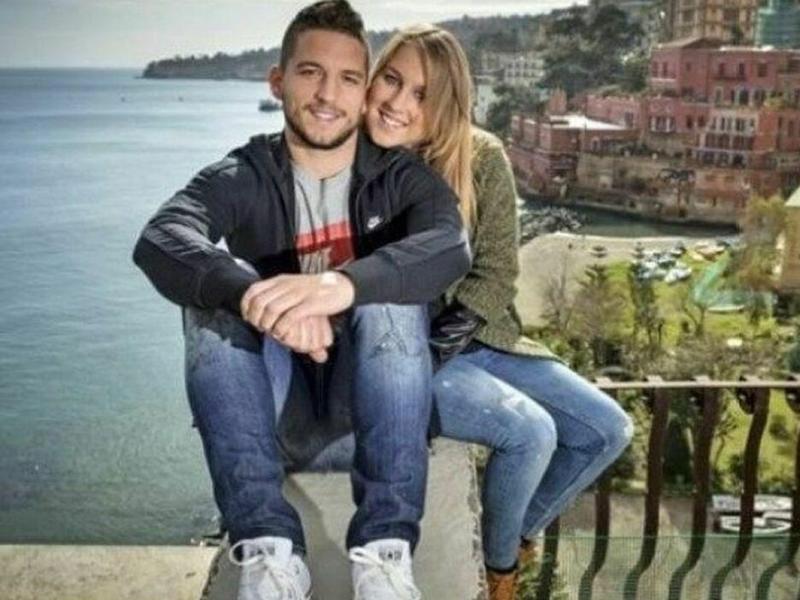 Dries Mertens Ã¨ tornatoÂ a Napoli, video sul Golfo insieme al figlio