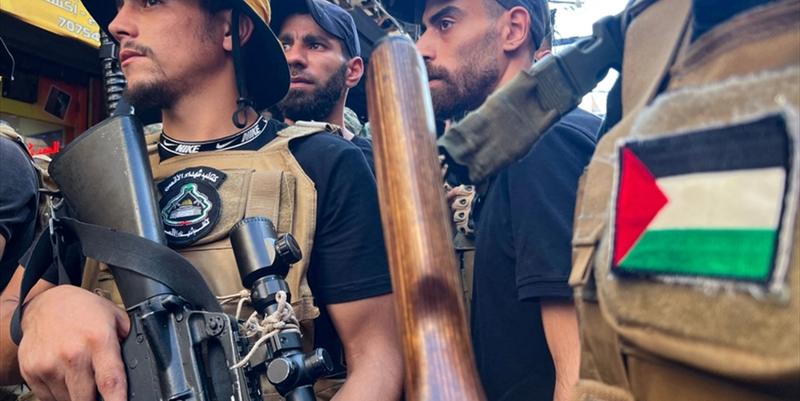 صراع أجنحة فلسطيني - فلسطيني يمنع تسليم السلاح؟!