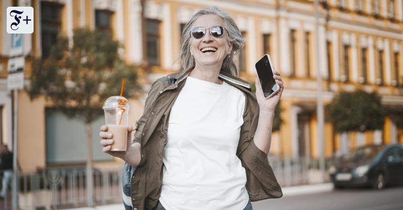 Frauen, die Kaffee trinken, altern besser