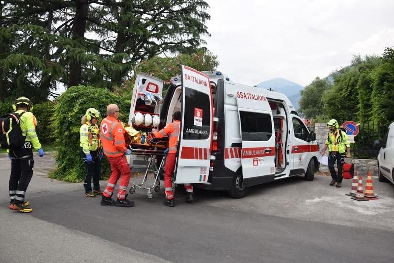 Iseo, precipita nel tombino: grave un operaio di 60 anni