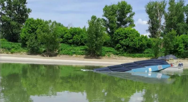 Incidente durante la gara di velocità sul Po, il motoscafo si ribalta: feriti due lecchesi