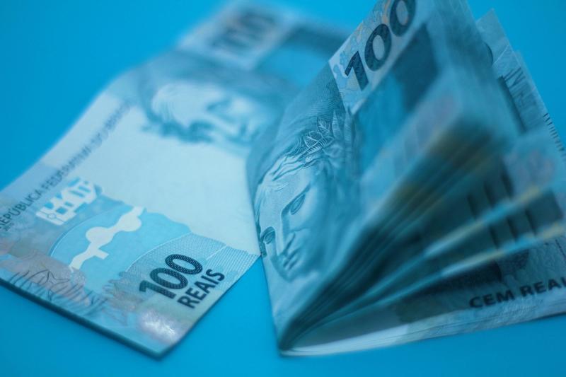 Prefeituras à venda, deputados compram 