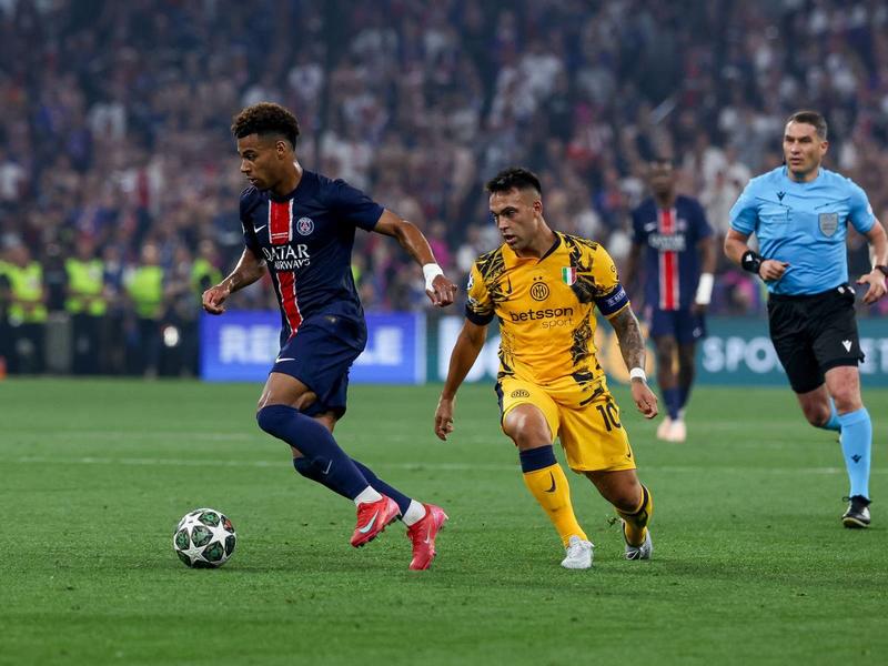 Un calcio al vecchio mondo