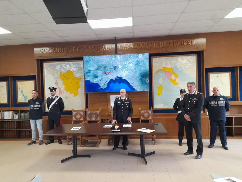 Livorno, permessi di soggiorno facili. Le intercettazioni: «Ti porto un cliente buono che ha 400-500 indiani»