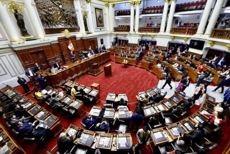 Congresistas buscando hacer caja