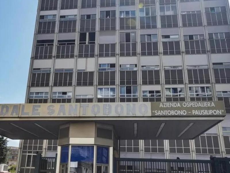 Napoli, bimbo di nove mesi ricoverato al Santobonocon gravissime fratture: si indaga sul contesto familiare