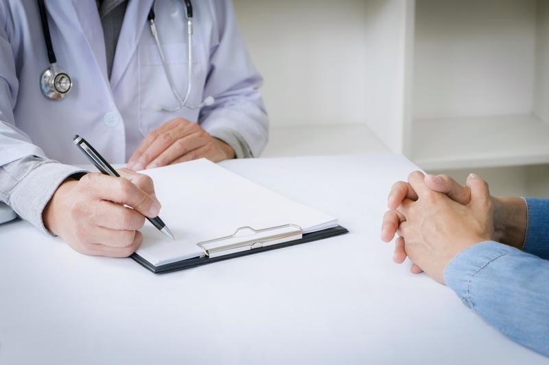 Violenza sessuale aggravata su 4 pazienti, due anni alla guardia medica turistica