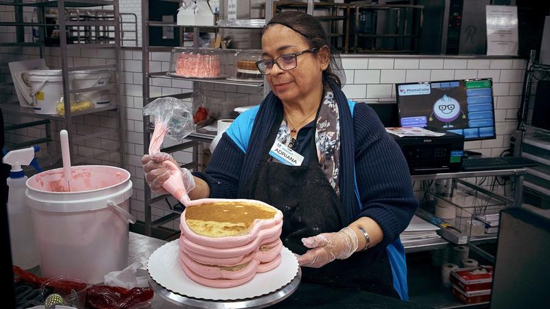 People are eating up Walmart’s custom cakes. Here’s why they’re so popular