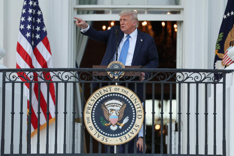 (POGLED) Kolumna Carla Bildta: Zbogom, Amerika