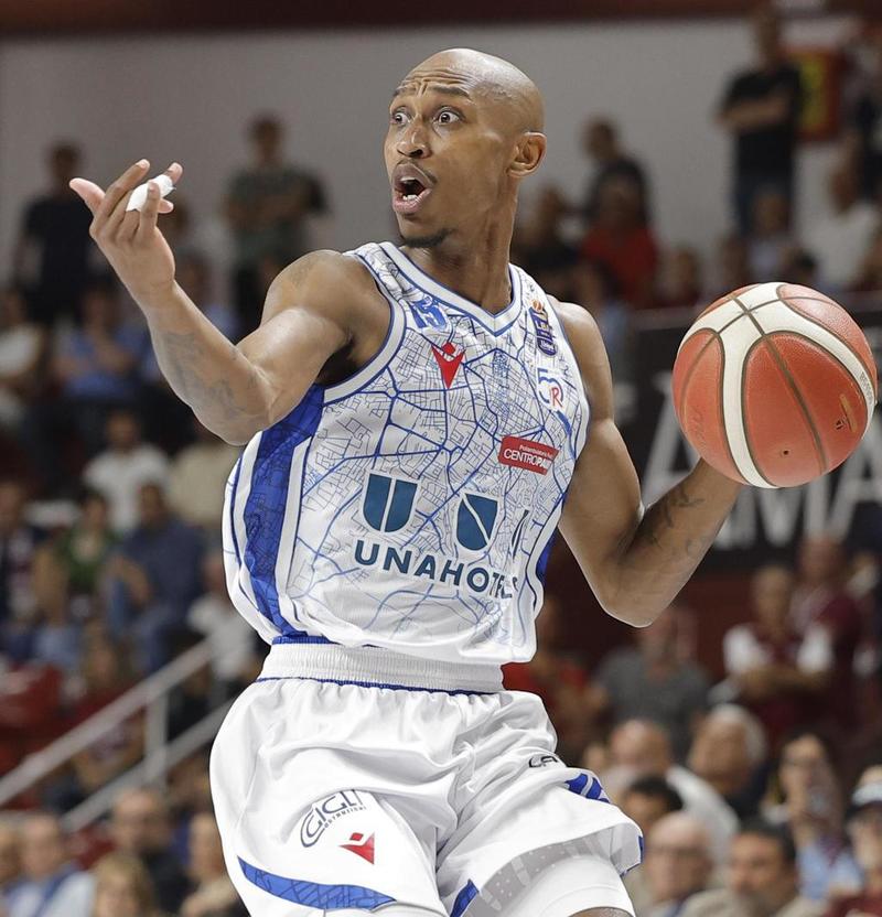 Jamar Smith rinnova con Unahotels fino al 2026: 