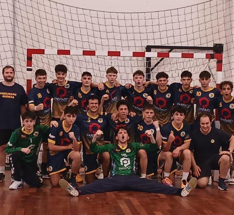 Pallamano Modena Under 18 trionfa contro Cassano Magnago e avanza ai quarti