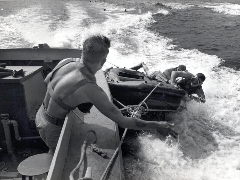 I padri dei Navy Seal, guerrieri nudi esperti in demolizioni e coraggio