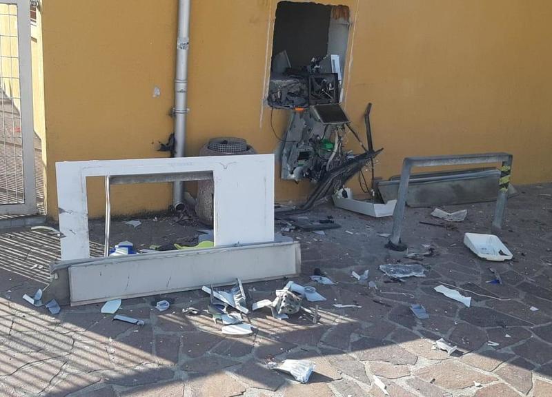 Esplode Postamat a Rolo, ladri in fuga a mani vuote