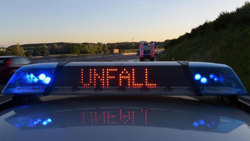 Sechs Verletzte bei schwerem Verkehrsunfall auf Autobahn