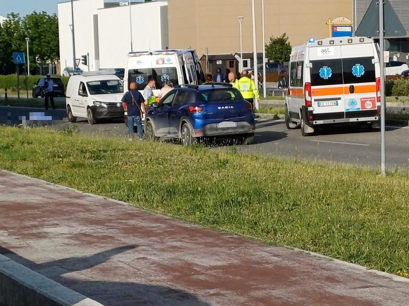 Ragazzina di 15 anni uccisa da un furgone mentre attraversa la strada