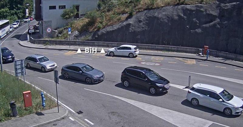 Pakao na granici s BiH: Kolone su kilometarske, a temperature prelaze 30°C