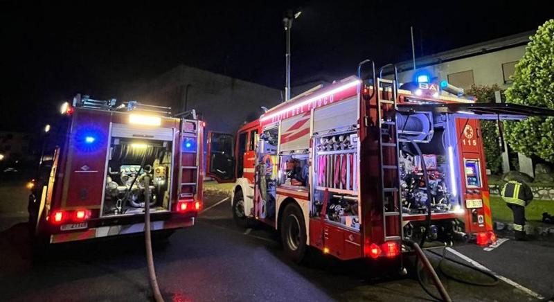 Colico, attentato incendiario contro la Polizia locale: bruciate due auto di servizio