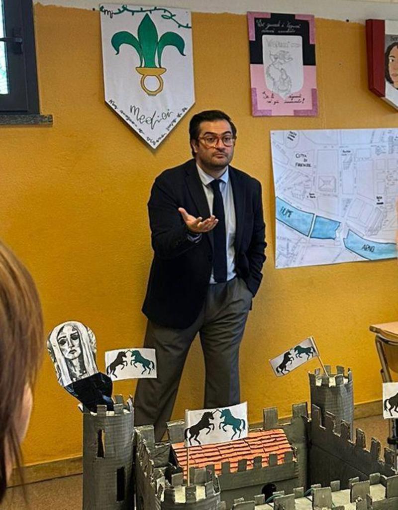 Studenti e famiglie scrivono al ministro: “Non trasferite il prof Michele Fiore. Competente ed entusiasta, chiediamo che resti qui”