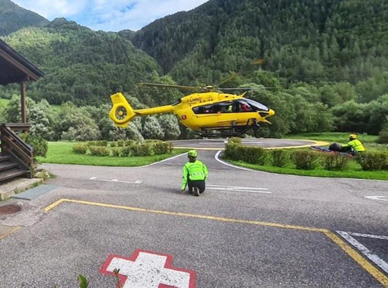 Casto, ragazzino cade da una ferrata al Parco delle Fucine: volo di 10 metri, salvo grazie agli alberi