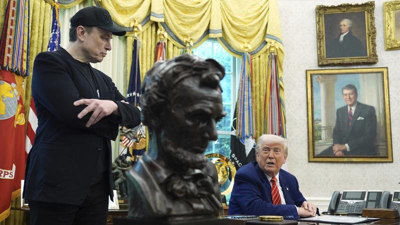 Scontro tra Musk e Trump: Elon cancella i tweet, Donald stranamente paziente. L'idea del «nuovo partito» non sfonda