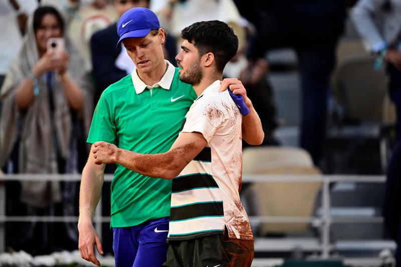 Roland Garros, delusione Sinner: vince Alcaraz al termine di una partita epica /