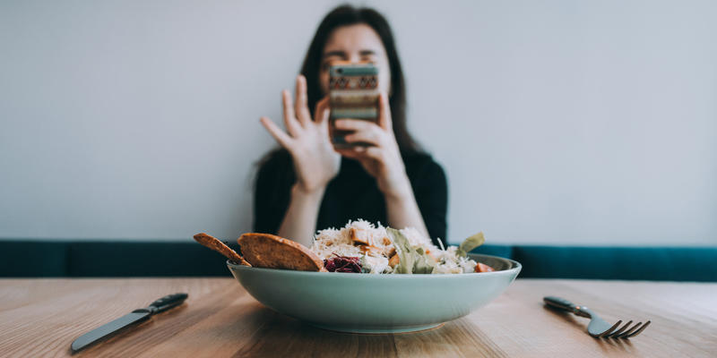 Wat willen jongvolwassenen écht zien over voeding op sociale media? 5 tips om hen te bereiken